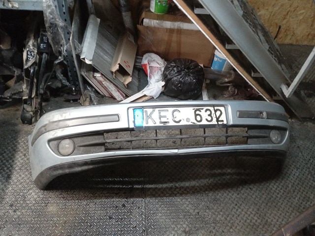 Бампер на авто Renault Laguna 2