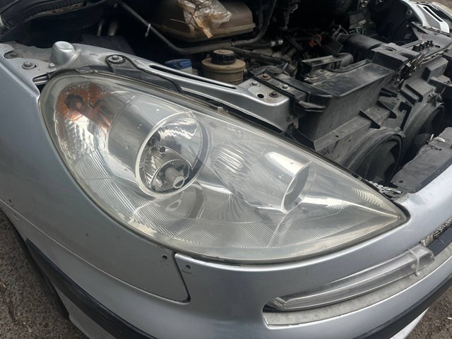 PEUGEOT 6206F1 Правая фара в наличии Киев