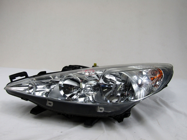 Вставка фары левой 620895 PEUGEOT