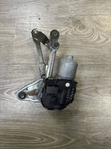 Двигун склоочисника лобового скла, лівий  на Peugeot 5008 minivan (0U) (01.09 - 03.17) 1.6 HDi 9HZ (DV6TED4)