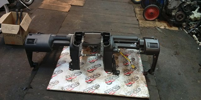 Панель салона передняя "торпедо" 681008H811 NISSAN