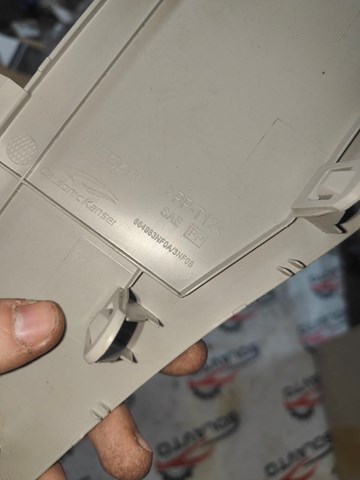 NISSAN 684983NF0A Крышка боковая панели "торпедо", правая в наличии Днепр