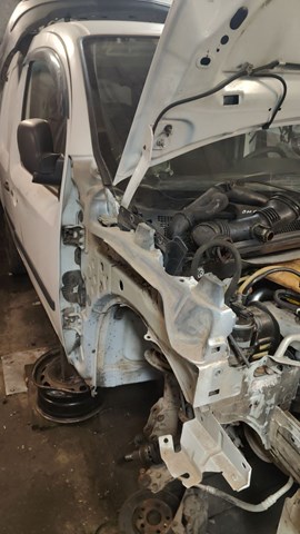 Лонжерон передний правый 751009779R RENAULT