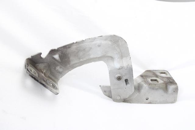 Завеса капота правая 7700302754 RENAULT