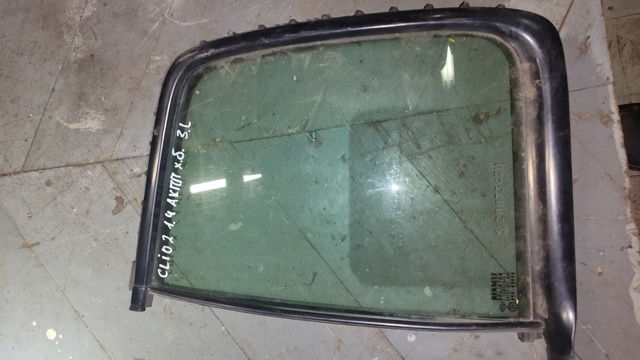 Стекло-форточка двери, задней, левой 7700842895 RENAULT
