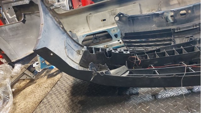 RENAULT 7701476554 Передний бампер в наличии Черновцы