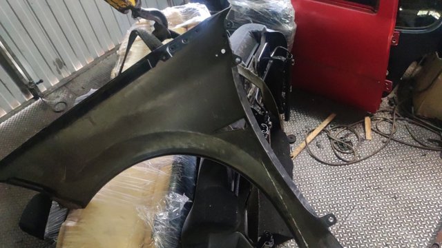 RENAULT 7701477187 Крыло переднее правое в наличии Черновцы