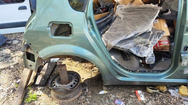 7751477727 RENAULT Крыло заднее правое купить в Харьков
