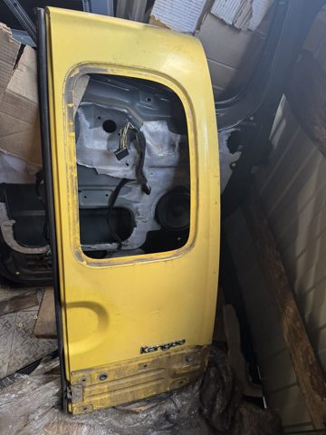 Дверь фургона задняя, распашная, правая 7752234859 RENAULT