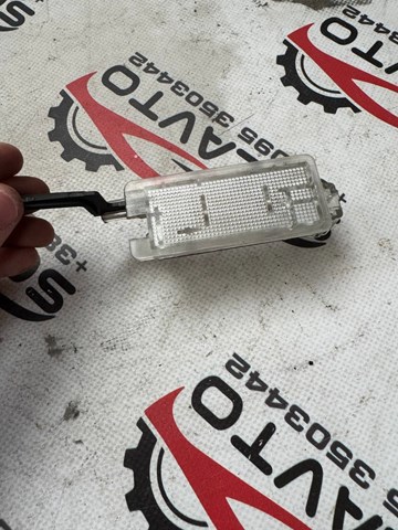 Плафон подсветки бардачка 8200024033 RENAULT