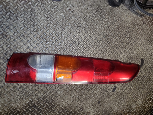 Фонарь задний правый 8200150621 RENAULT