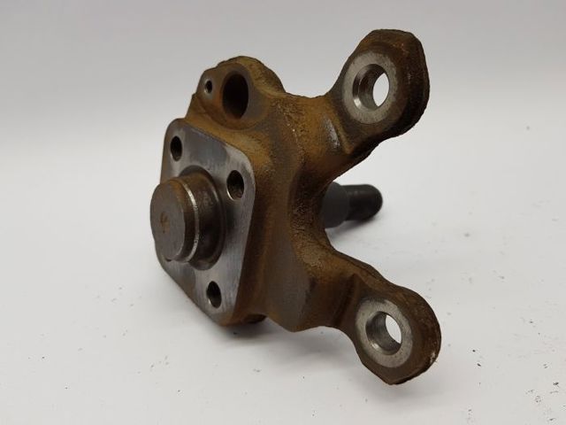 Кулак поворотный правый 8200233410 RENAULT