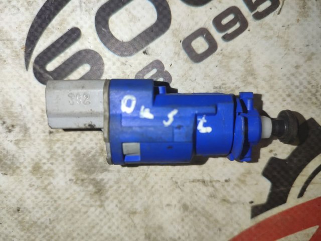 Датчик включения сцепления 8200276359 RENAULT