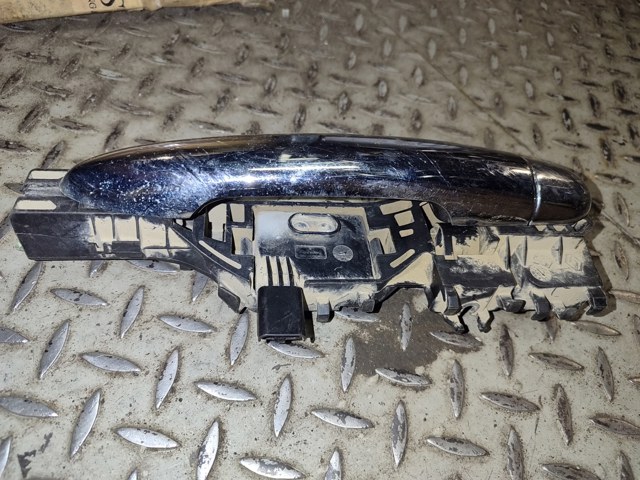 Держатель наружной ручки двери, передней левой 8200388110 RENAULT