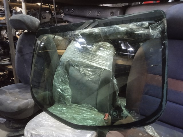 Стекло заднее 8200600189 RENAULT