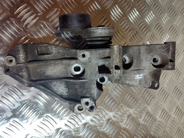 Крепление генератора 8200695957 RENAULT