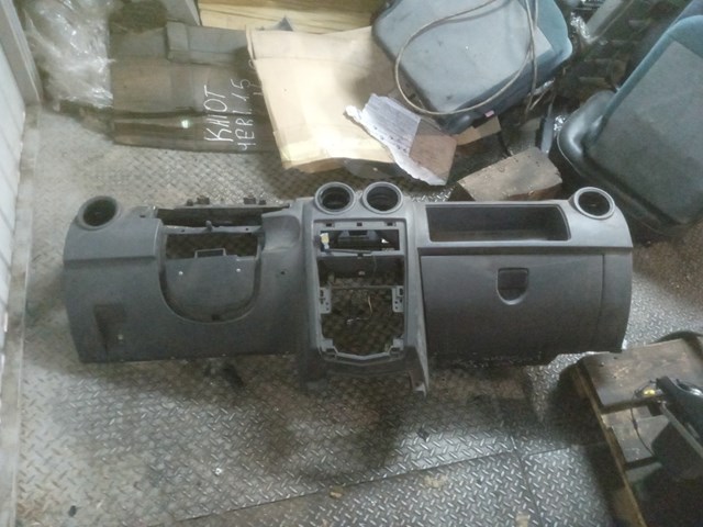 Передняя панель 8200739433 RENAULT