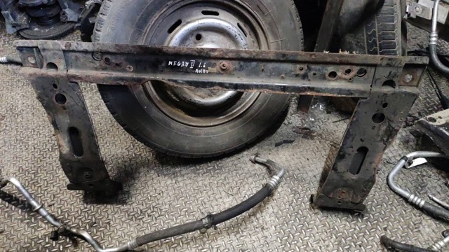 Балка передней подвески (подрамник), передняя 8200761565 RENAULT