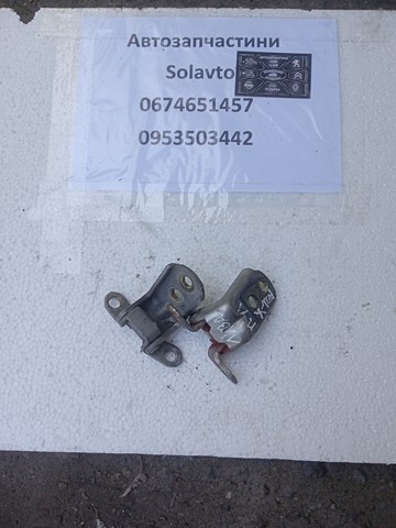Дверной шарнир водительской вери 824204P00A NISSAN
