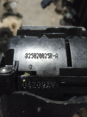 825020025R RENAULT Замок двери задней правой купить в Ровно