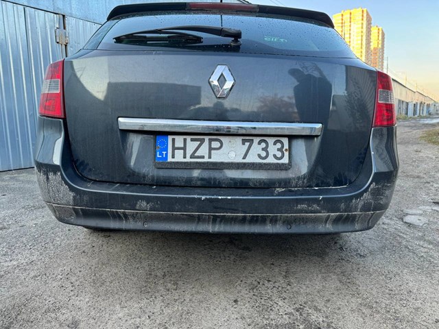 Задний бампер 850223761R RENAULT