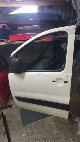 Водительская дверь 9002X4 PEUGEOT