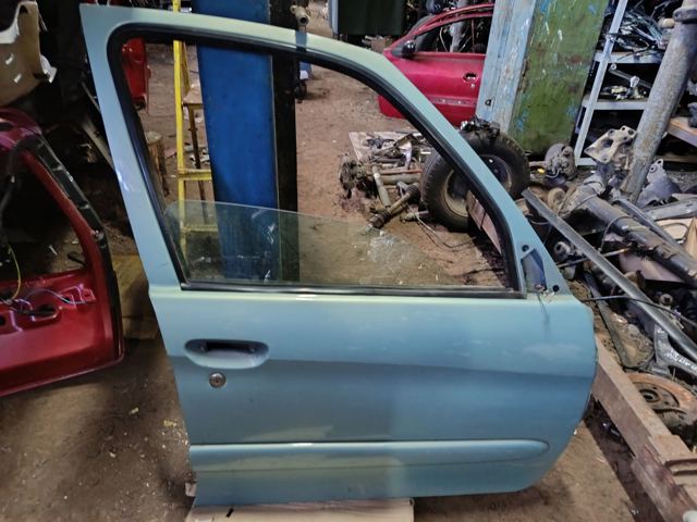 Пассажирская передняя дверь 9004L5 PEUGEOT