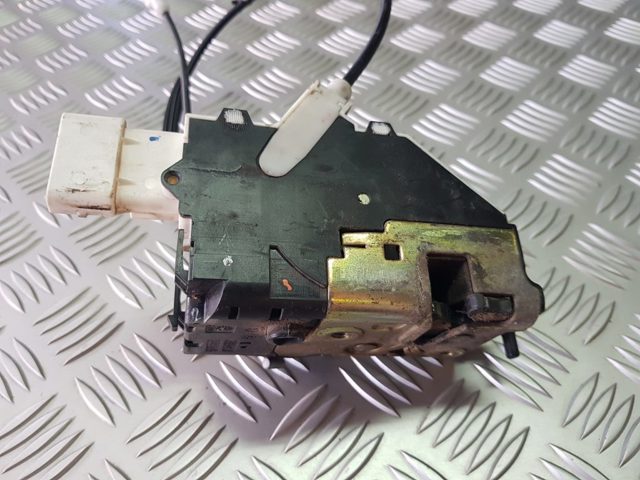 Замок передней пассажирской двери 9136CK PEUGEOT