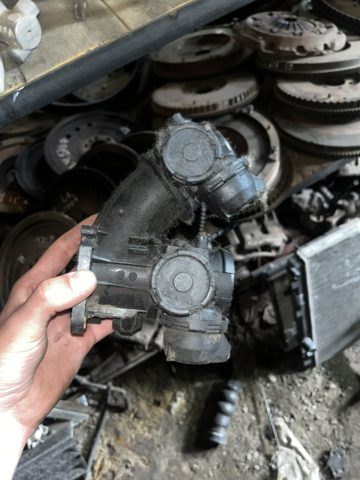 Дроссельная заслонка 9660110780 PEUGEOT