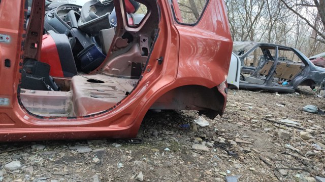 NISSAN G81019U0M0 Крыло заднее левое в наличии Чернигов