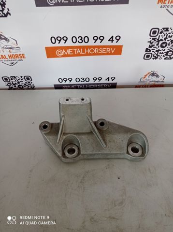 Кронштейн подушки (опоры) двигателя, правой 31686306 VOLVO
