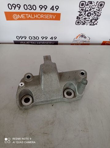 Кронштейн подушки (опоры) двигателя, левой 31686307 VOLVO