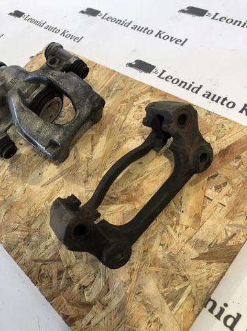 RENAULT 440013696R Скоба заднего суппорта в наличии Одесса