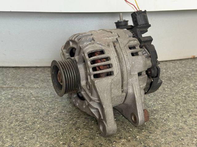 Автомобильный генератор 0124315024 BOSCH