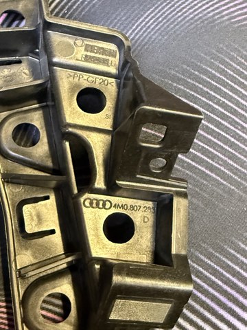4M0807283D Направляющая переднего бампера левая купить Киев