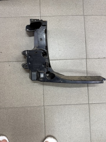 Направляющая заднего бампера, левая 51128054019 BMW