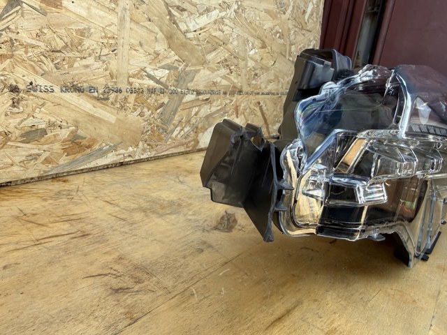 Блок фара левая 8115002M90 TOYOTA