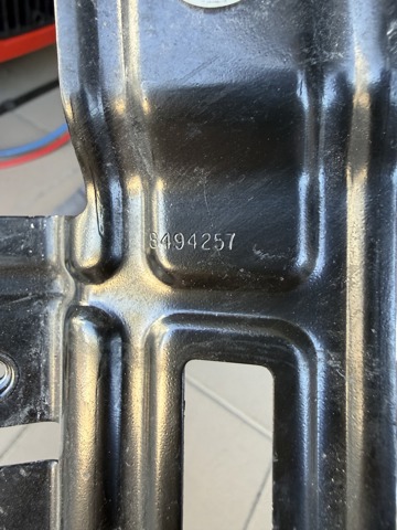 8494257 BMW Кронштейн бампера переднего центральный купить в Днепр