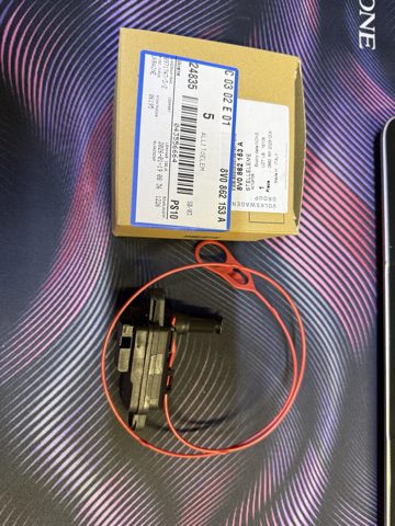 Мотор-привод открытия лючка бака 8V0862153A VAG