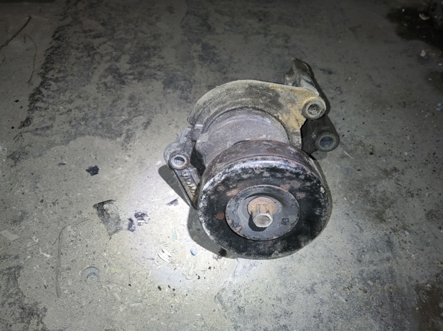 Натяжитель клинового ремня 166200W036 TOYOTA