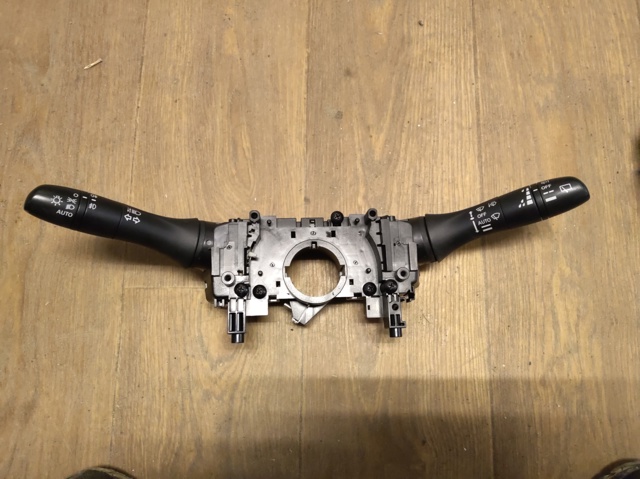 Переключатель подрулевой, левый 255604EA0E NISSAN