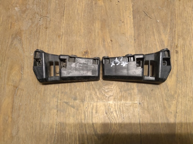 Правый кронштейн заднего бампера 71592TVAA00 HONDA