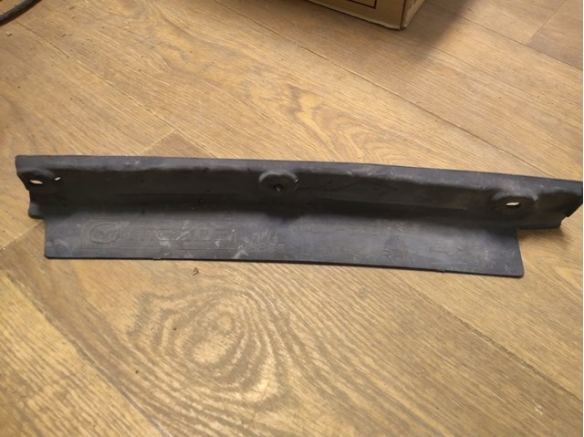 Уплотнитель крыла KD5356915 MAZDA