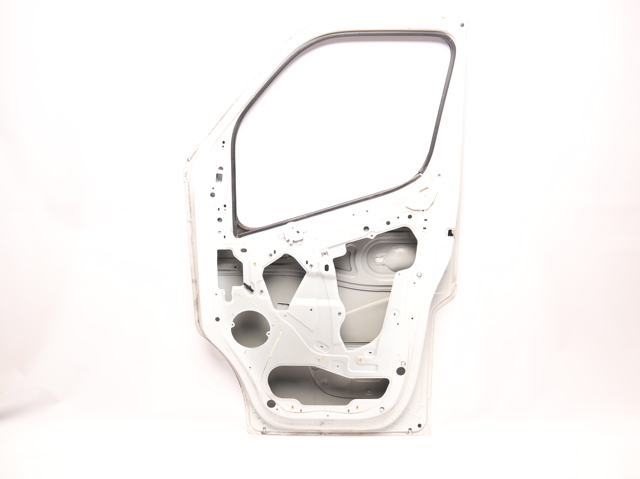 Пассажирская передняя дверь 801001658R RENAULT