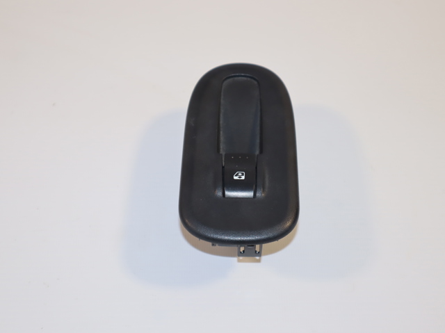 RENAULT 8200476809 Кнопка стеклоподъемника передняя в наличии Полтава