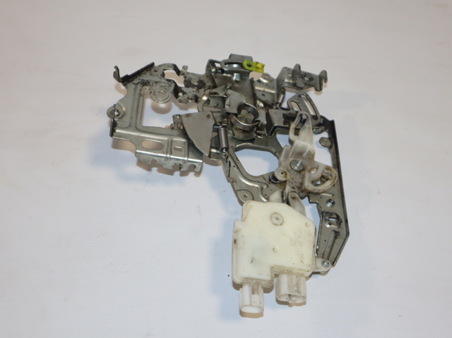 RENAULT 8200766888 Замок двери задней правой распашной в наличии Ирпень