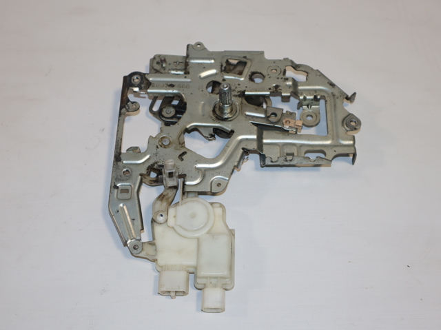 RENAULT 8200766888 Замок двери задней правой распашной в наличии Ирпень