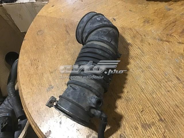 MR224142 Mitsubishi патрубок воздушного фильтра galant 2.0