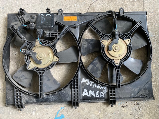 Диффузор радиатора охлаждения, в сборе с мотором и крыльчаткой MR993931