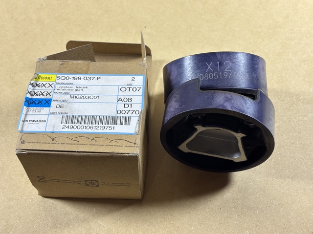 Подушка двигателя передняя 5Q0198037F VAG